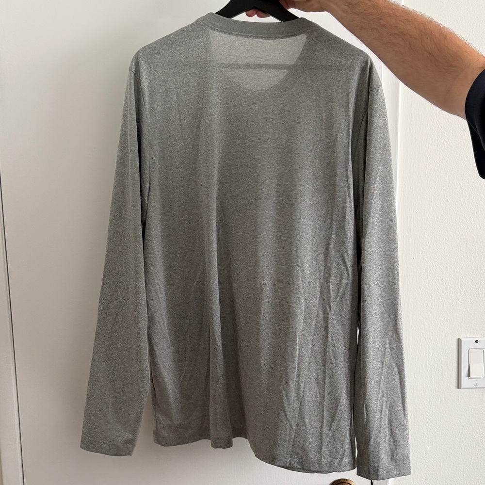 Nike Men's Heather Gray Long Sleeve Tee - Picture 3 of 3